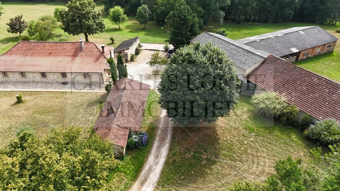 Estate in Villefranche-du-Perigord, Nouvelle-Aquitaine, France 4 - 18590405