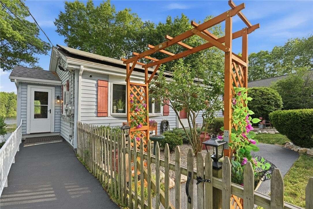 House in Burrillville, Rhode Island, United States 4 - 18588820