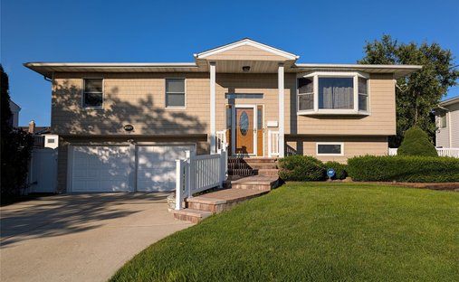 House in Merrick, New York, United States 1