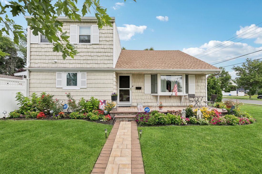 House in Seaford, New York, United States 1 - 18592827