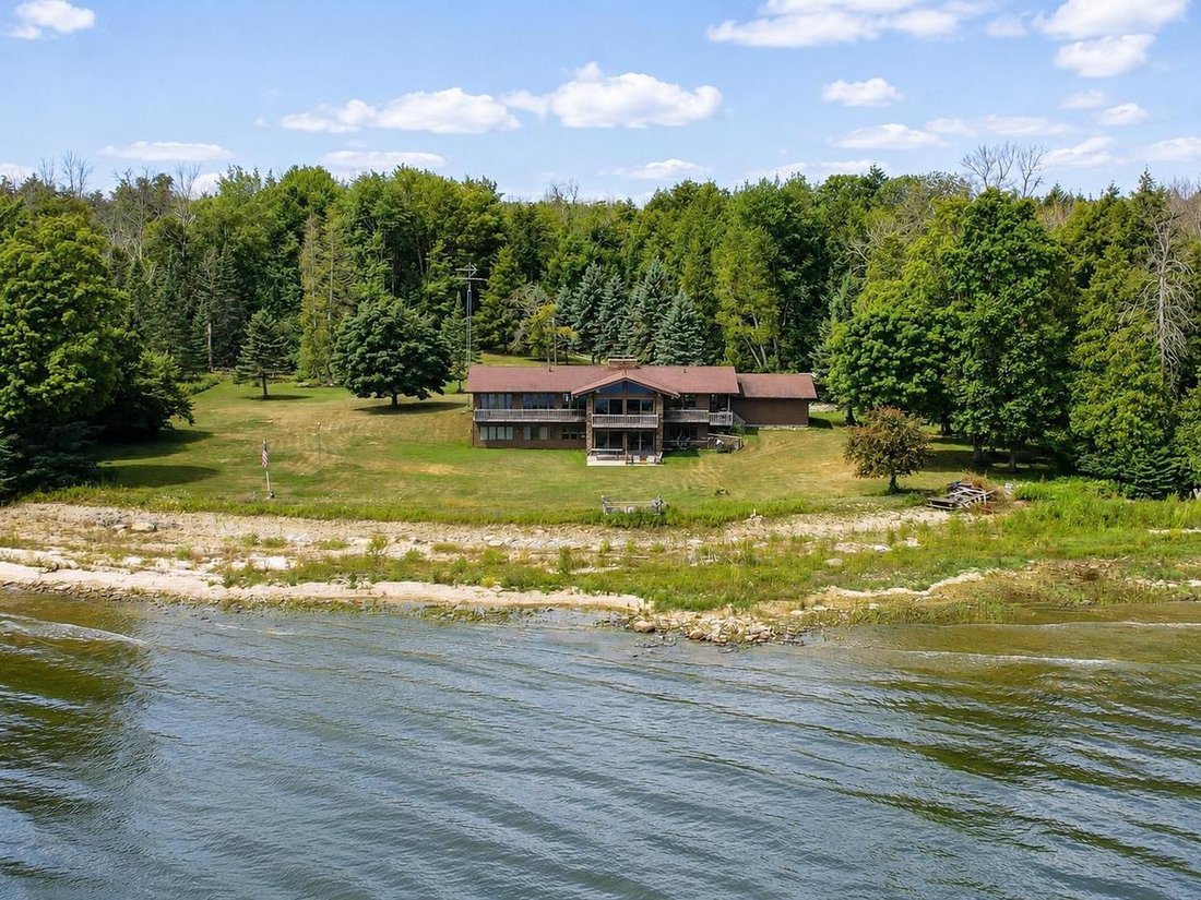 House in Menominee, Michigan, United States 4 - 18591508