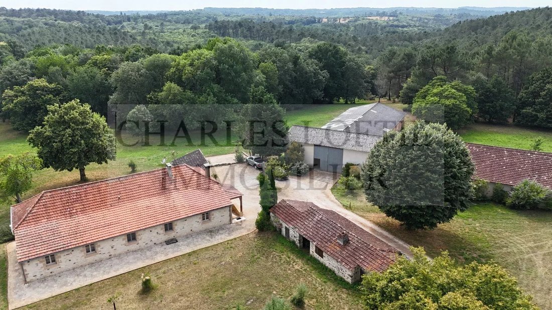 Estate in Villefranche-du-Perigord, Nouvelle-Aquitaine, France 3 - 18590405