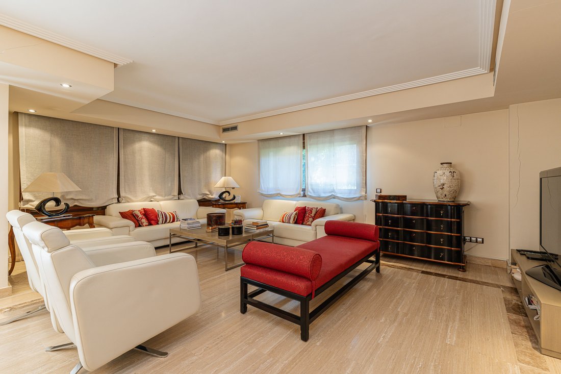 House in Las Rozas de Madrid, Comunidad de Madrid, Spain 5 - 18592857