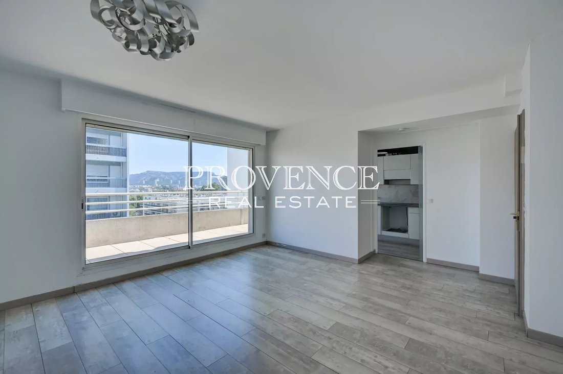 Apartment in Saint Giniez, 8e Arrondissement, Marseille 3 - 18593070
