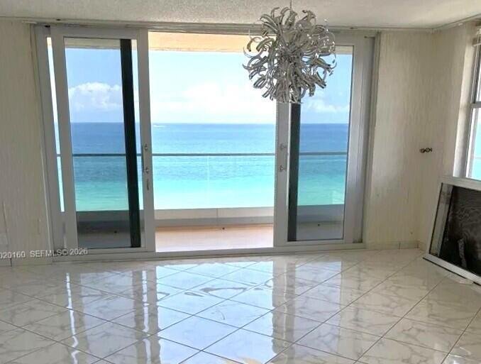 Condo in Hallandale Beach, Florida, United States 1 - 18592206
