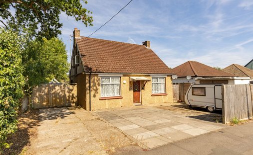 Bungalow in Northgate, Crawley, England 1