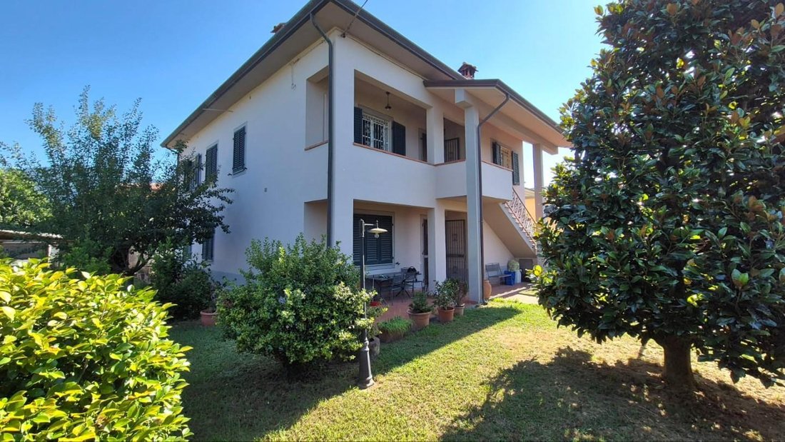Villa in Historic Center, Lucca, Tuscany 2 - 18591038