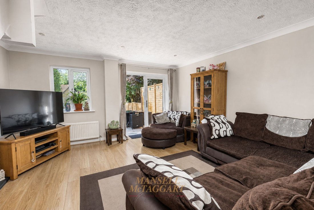 House in Crawley, England 3 - 18590278