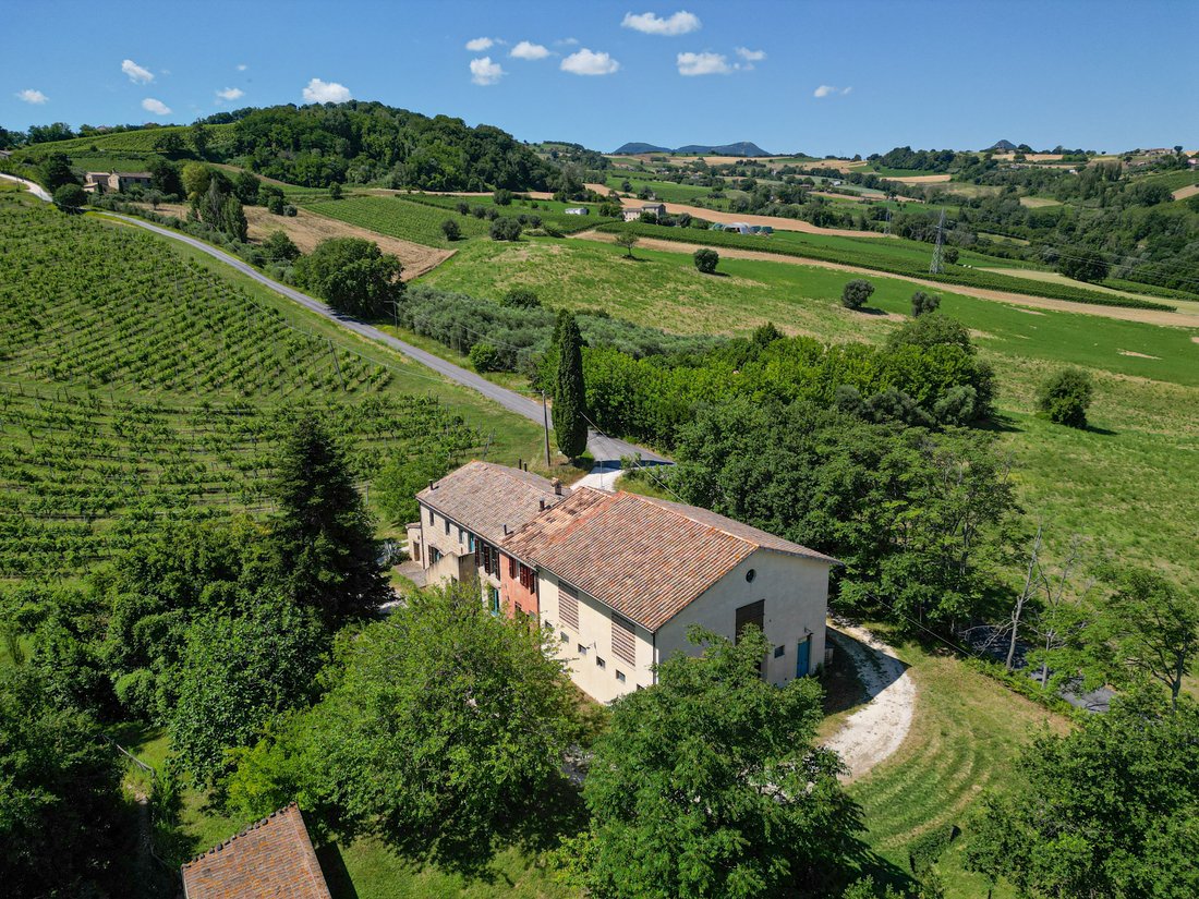 Estate in Serra San Quirico, Marche, Italy 3 - 18589857