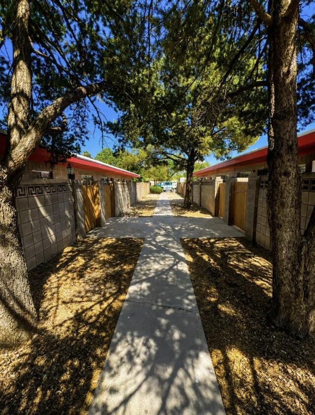 Albuquerque, New Mexico, United States 1 - 18589360