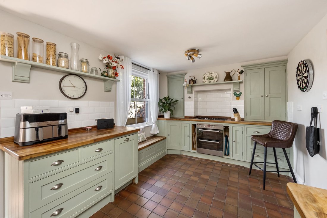 House in Loxwood, England 3 - 18590220