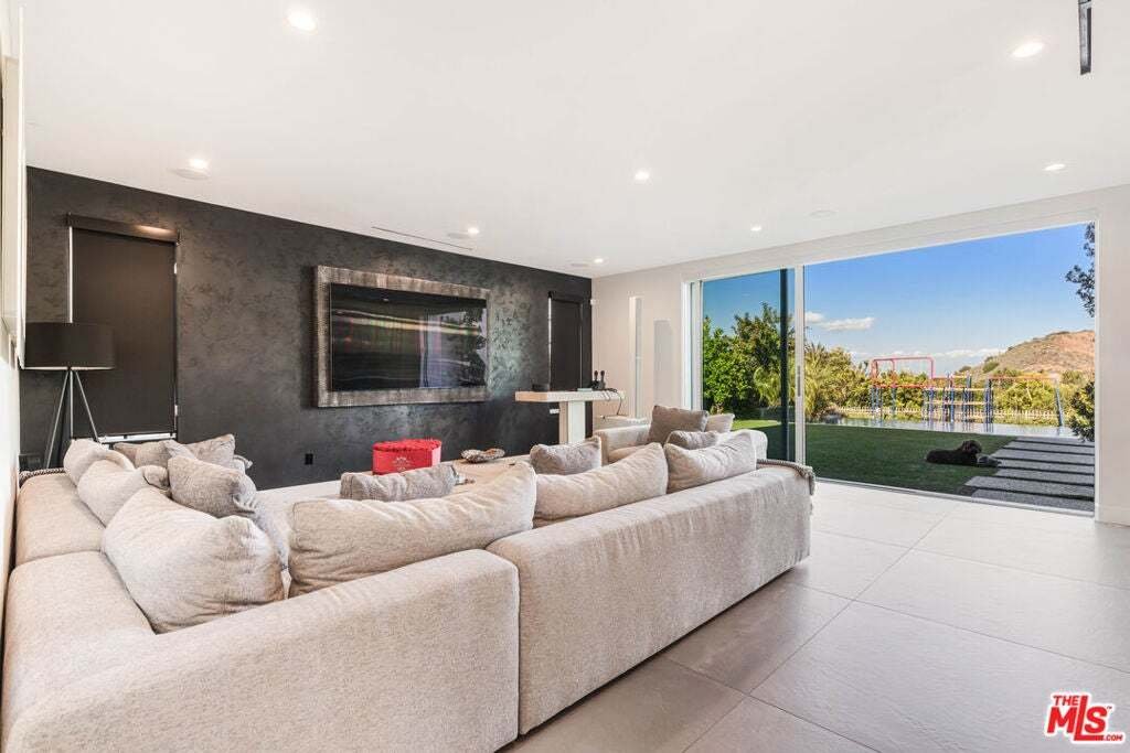 House in Hidden Hills, California, United States 4 - 18591109