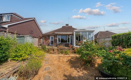 Bungalow in Haywards Heath, England 1