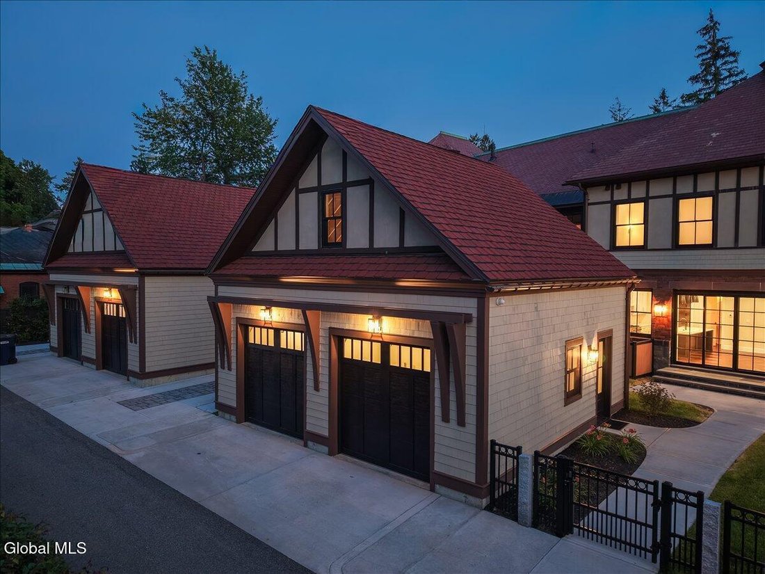 Condo in Saratoga Springs, New York, United States 5 - 18588824