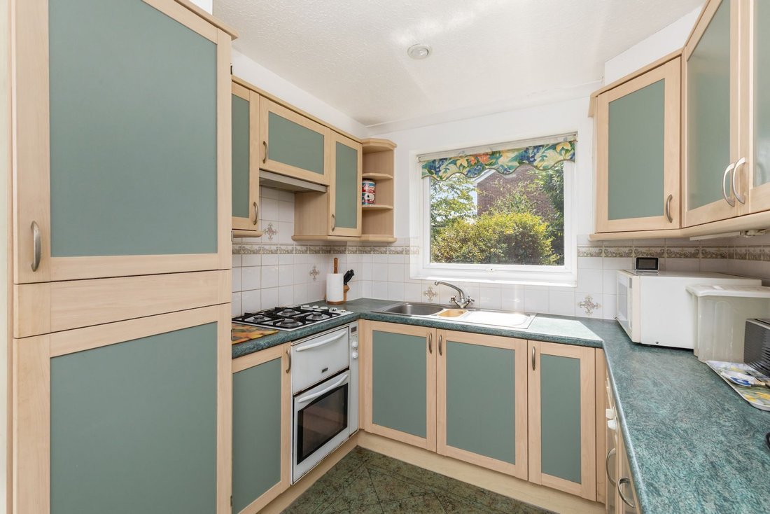 House in Horsham, England 5 - 18590275