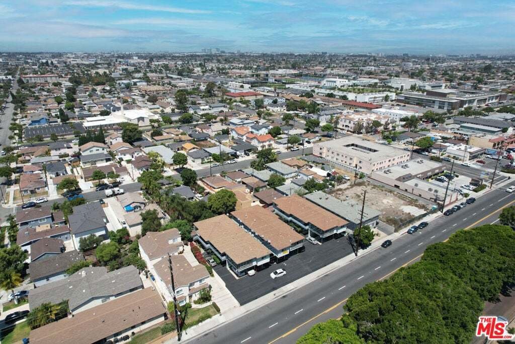 Lawndale, California, United States 4 - 18591113