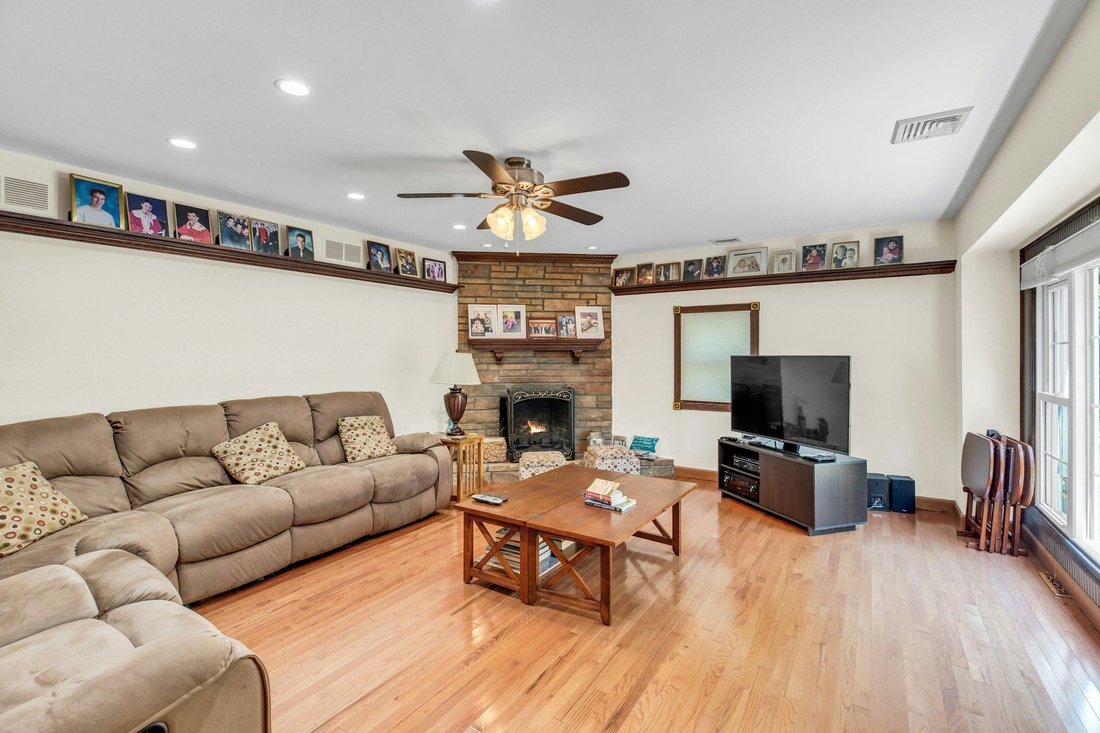 House in Hampton Bays, New York, United States 5 - 18592842
