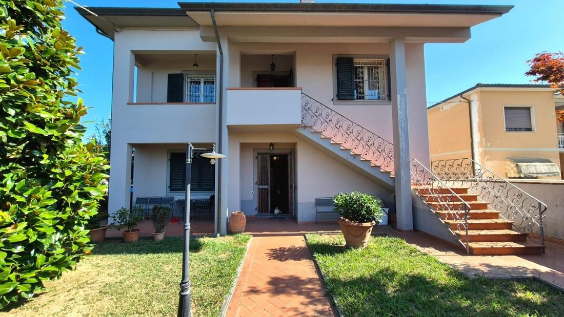 Villa in Historic Center, Lucca, Tuscany 4 - 18591038