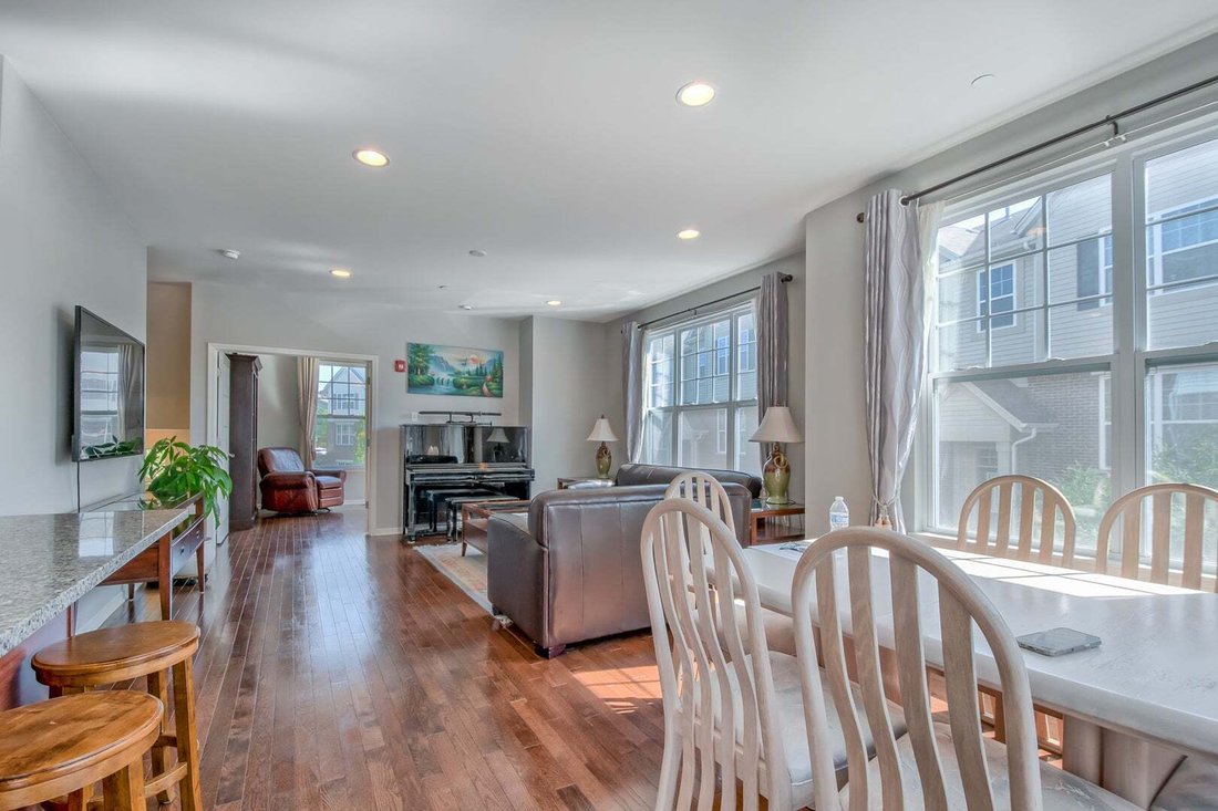 Townhouse in Morton Grove, Illinois, United States 5 - 18589523