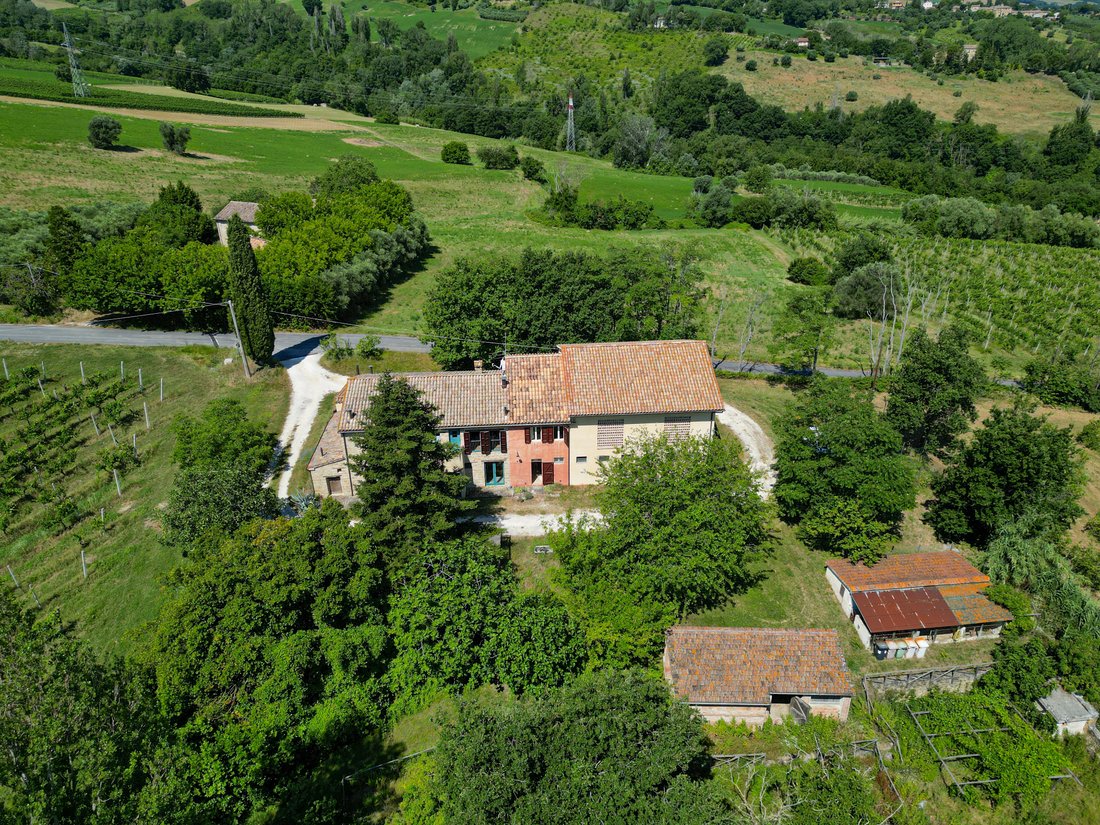 Estate in Serra San Quirico, Marche, Italy 5 - 18589857