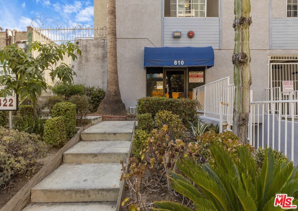 Los Angeles, California, United States 2 - 18591110