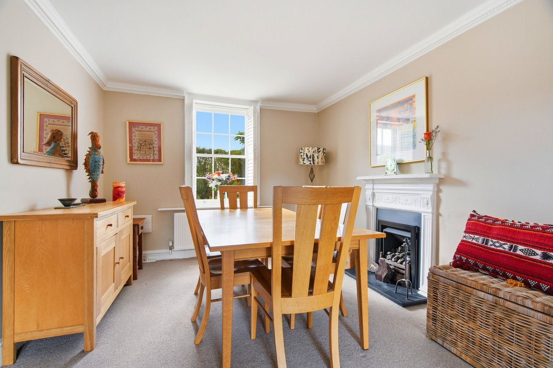 House in Winkfield, England 5 - 18588994