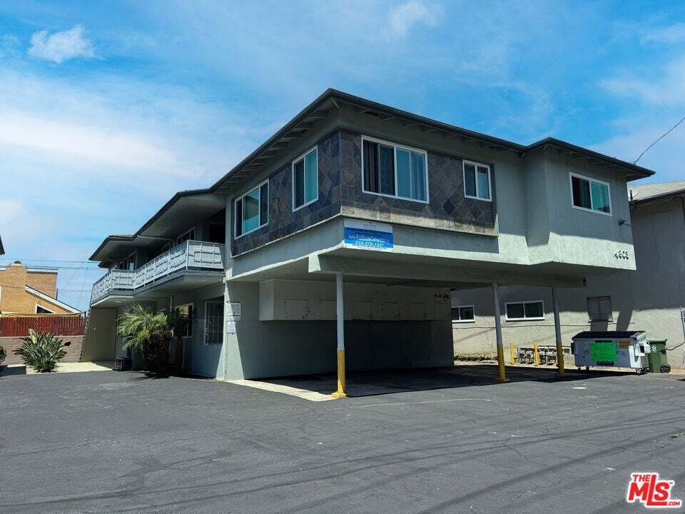 Lawndale, California, United States 2 - 18591113