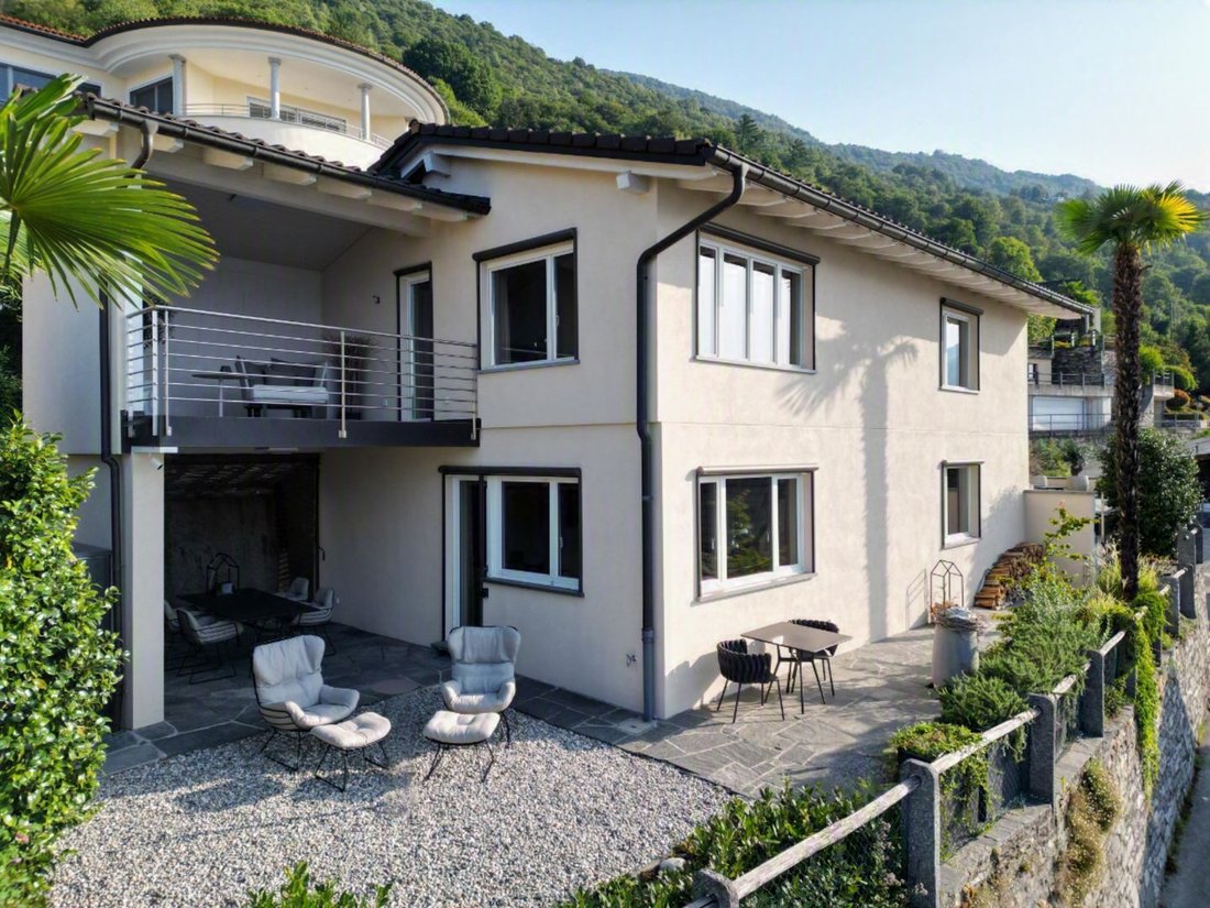 Villa in Brione sopra Minusio, Ticino, Switzerland 1 - 18589192