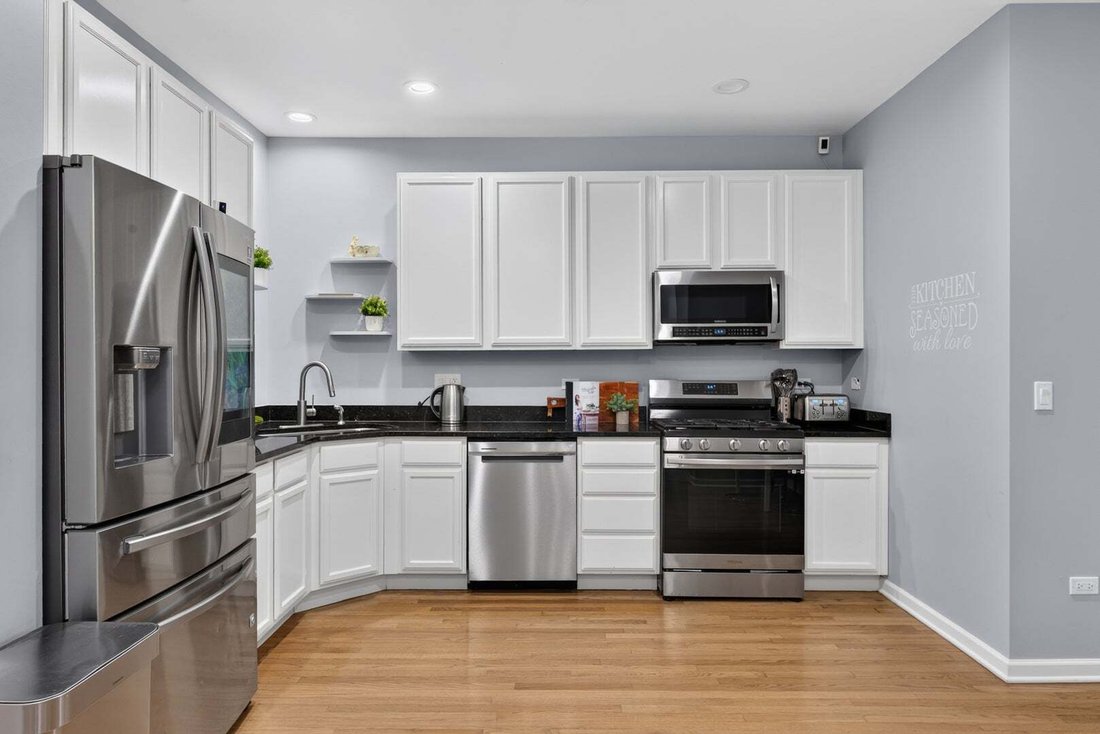 Townhouse in Roselle, Illinois, United States 3 - 18592458