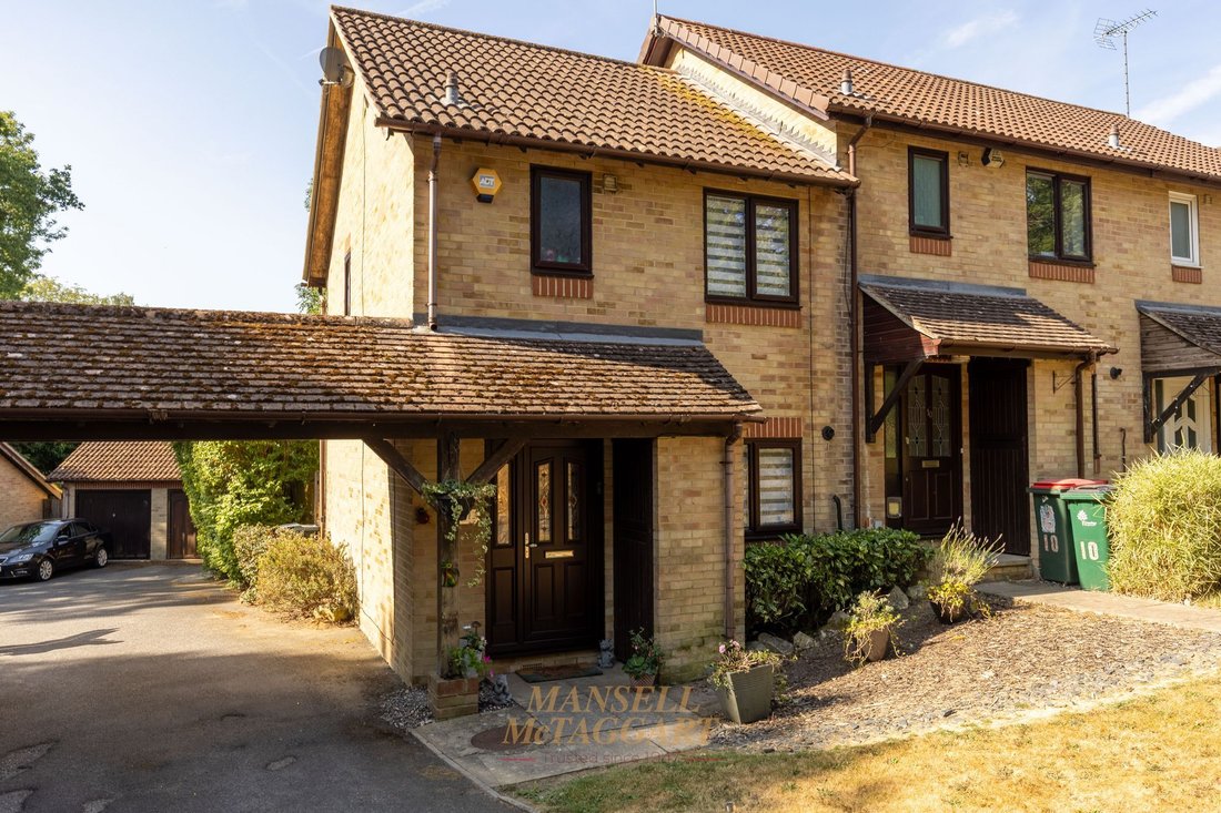 House in Crawley, England 1 - 18590278