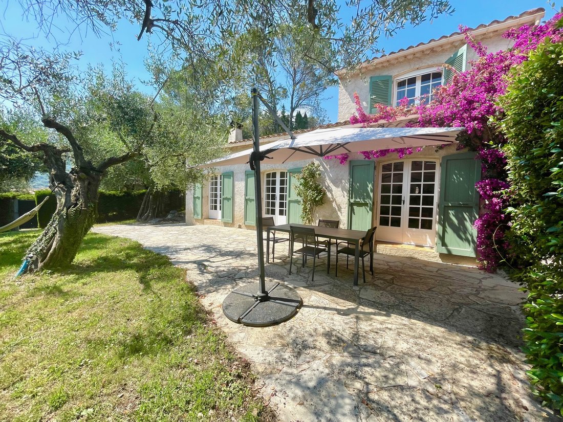 Villa in Tourrettes-sur-Loup, Provence-Alpes-Côte d'Azur, France 2 - 18592512