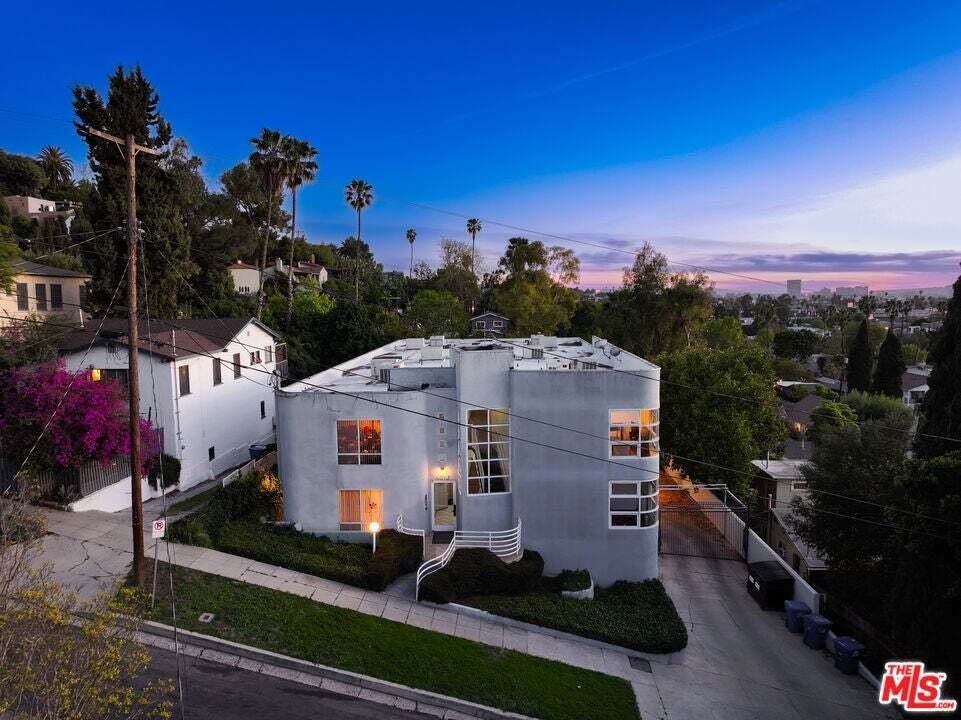 Los Angeles, California, United States 4 - 18591088