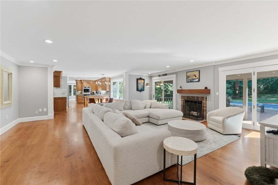 House in Cranston, Rhode Island, United States 4 - 18590987