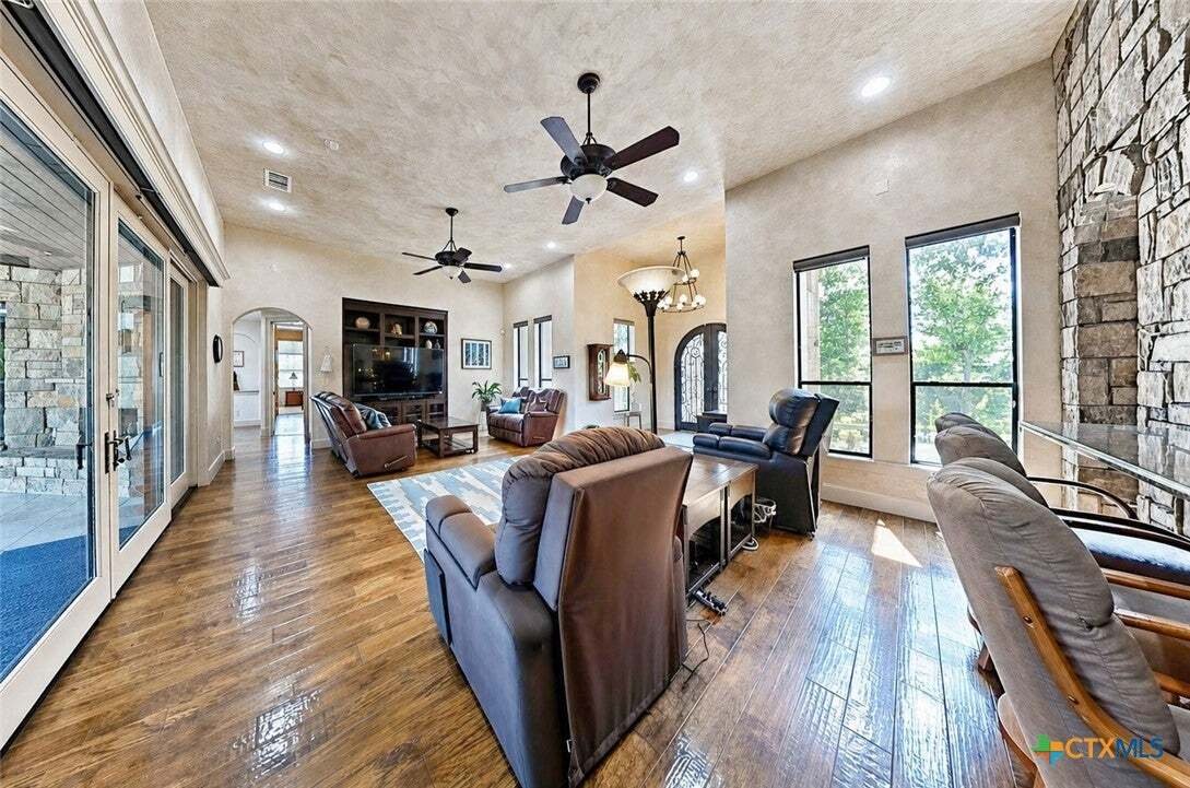 House in Canyon Lake, Texas, United States 5 - 18591418