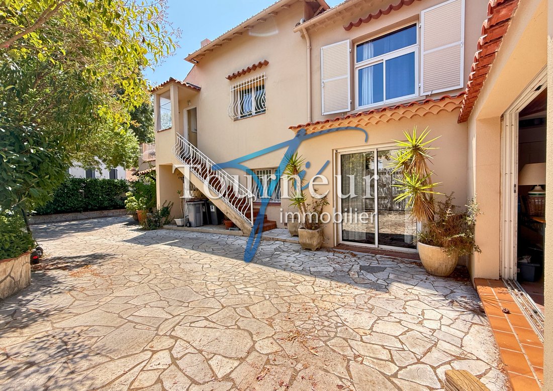 Villa in Nord, Sanary-sur-Mer, France 3 - 18493890