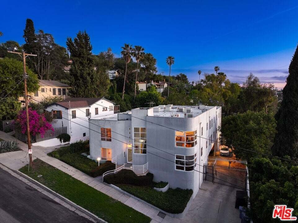 Los Angeles, California, United States 3 - 18591088