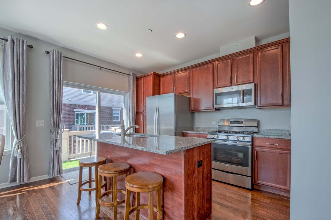 Townhouse in Morton Grove, Illinois, United States 3 - 18589523