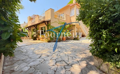 Villa in Nord, Sanary-sur-Mer, France 1