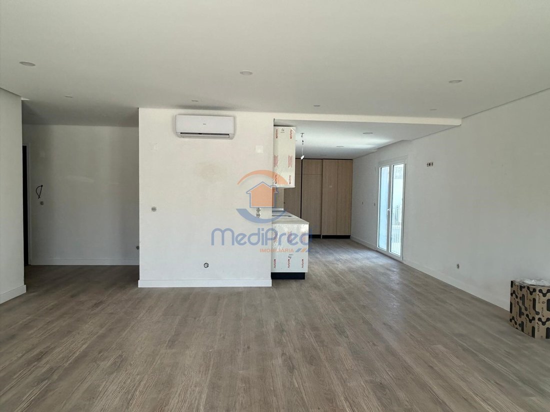Apartment in Ramada e Canecas, Lisbon, Portugal 2 - 18592955