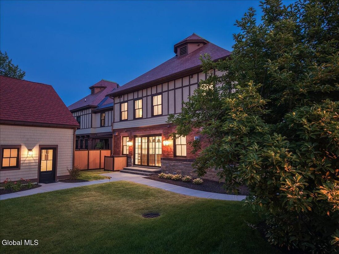 Condo in Saratoga Springs, New York, United States 4 - 18588824