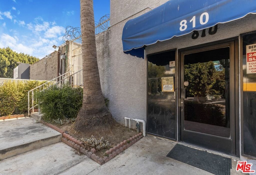Los Angeles, California, United States 3 - 18591110