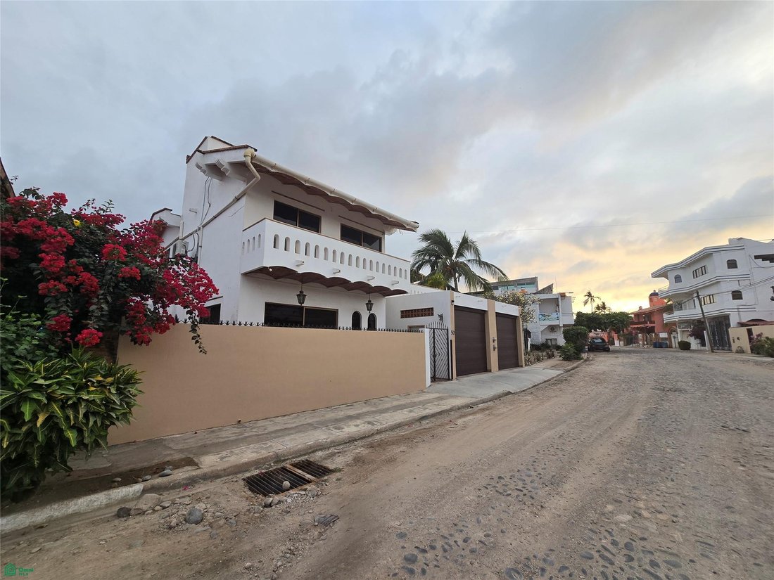 House in Rincón de Guayabitos, Nayarit, Mexico 1 - 17513057