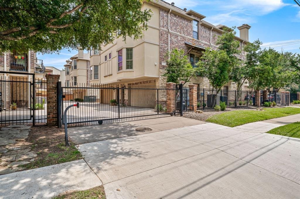 Townhouse in Dallas, Texas, United States 3 - 18592623