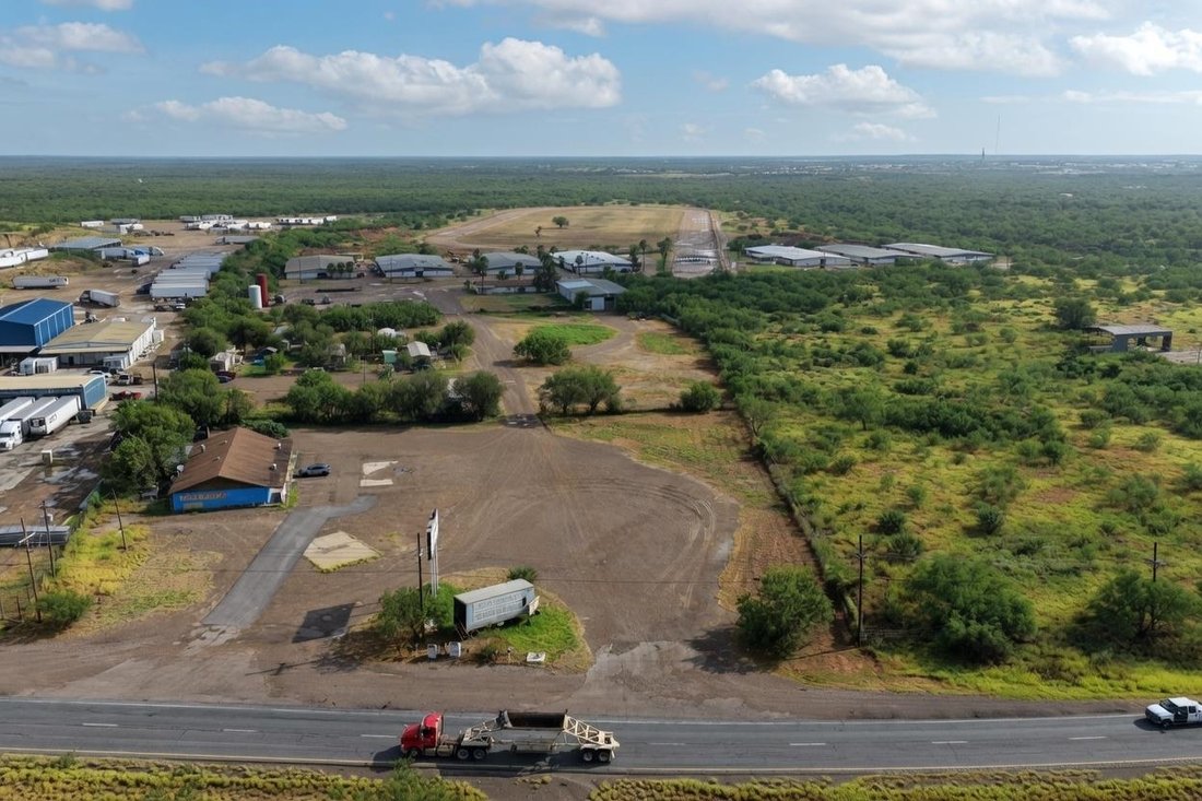 Land in Laredo, Texas, United States 5 - 18589292