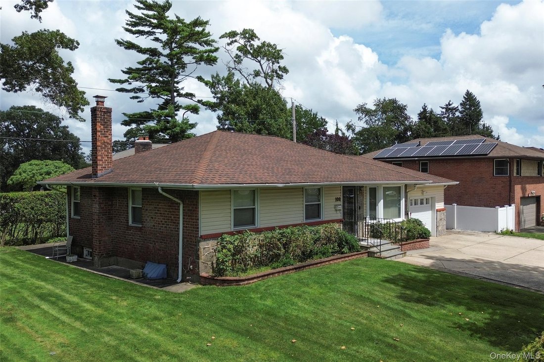 House in New Hyde Park, New York, United States 4 - 18591245