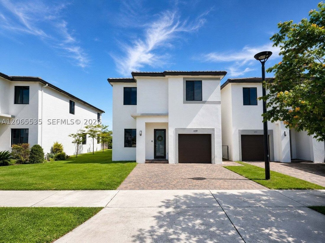 House in Miami, Florida, United States 4 - 18588933