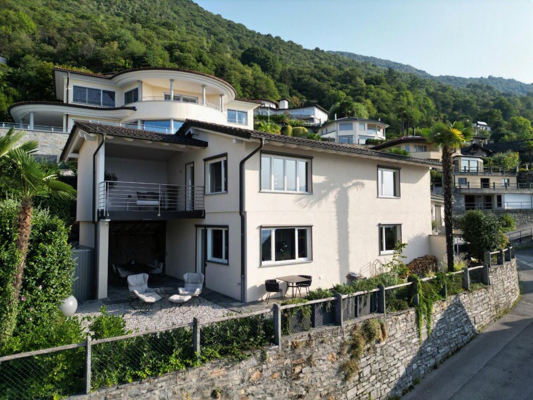 Villa in Brione sopra Minusio, Ticino, Switzerland 2 - 18589192