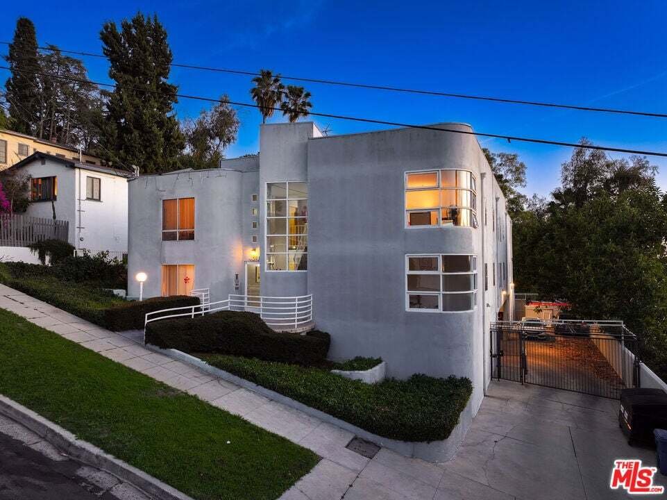 Los Angeles, California, United States 2 - 18591088