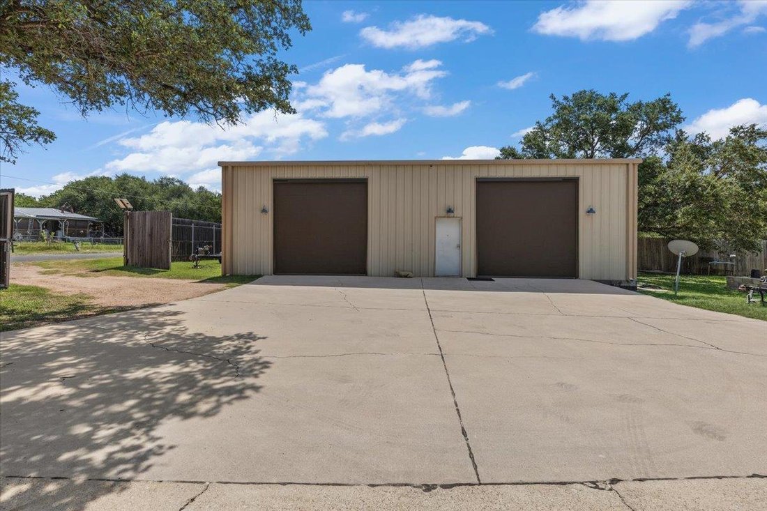 House in Spicewood, Texas, United States 4 - 18592168