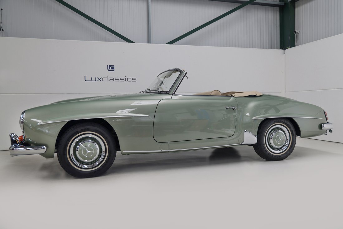 Cabriolet in Great Leighs, United Kingdom 4 - 18588613